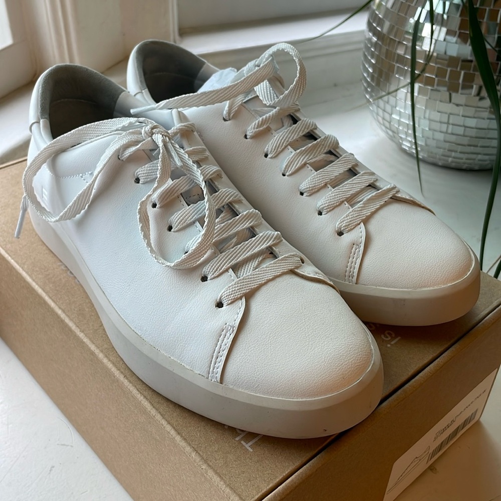 Everlane The ReLeather Tennis Shoe White Sneaker - Womens 8.5